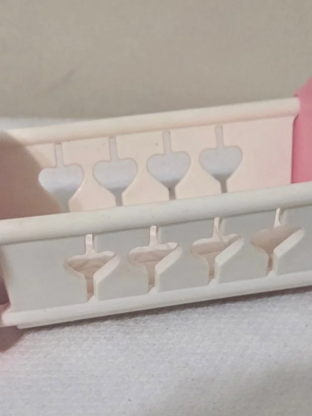 1993 VTG FISHER PRICE DREAM DOLLHOUSE PINK BABY CRADLE CRIB HEARTS LOVING FAMILY